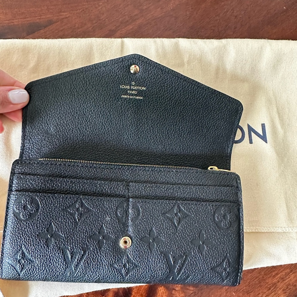 Louis Vuitton Sarah Wallet - Picture 2 of 6